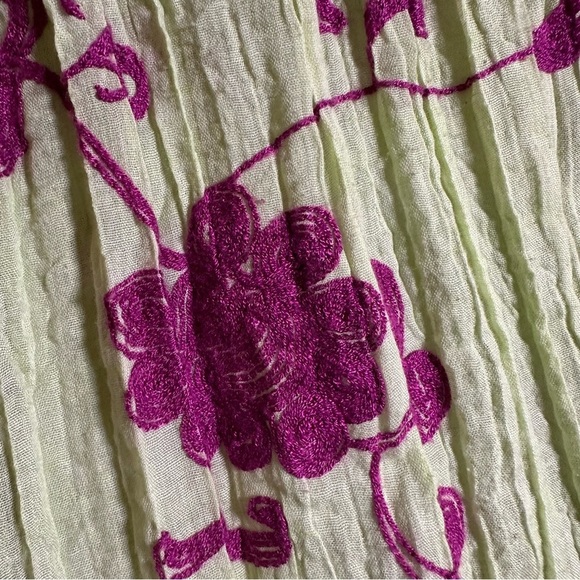 Soft Surroundings Shirt Mint Gauze w/Magenta Embroidery Pleated M (f6 - Picture 4 of 10